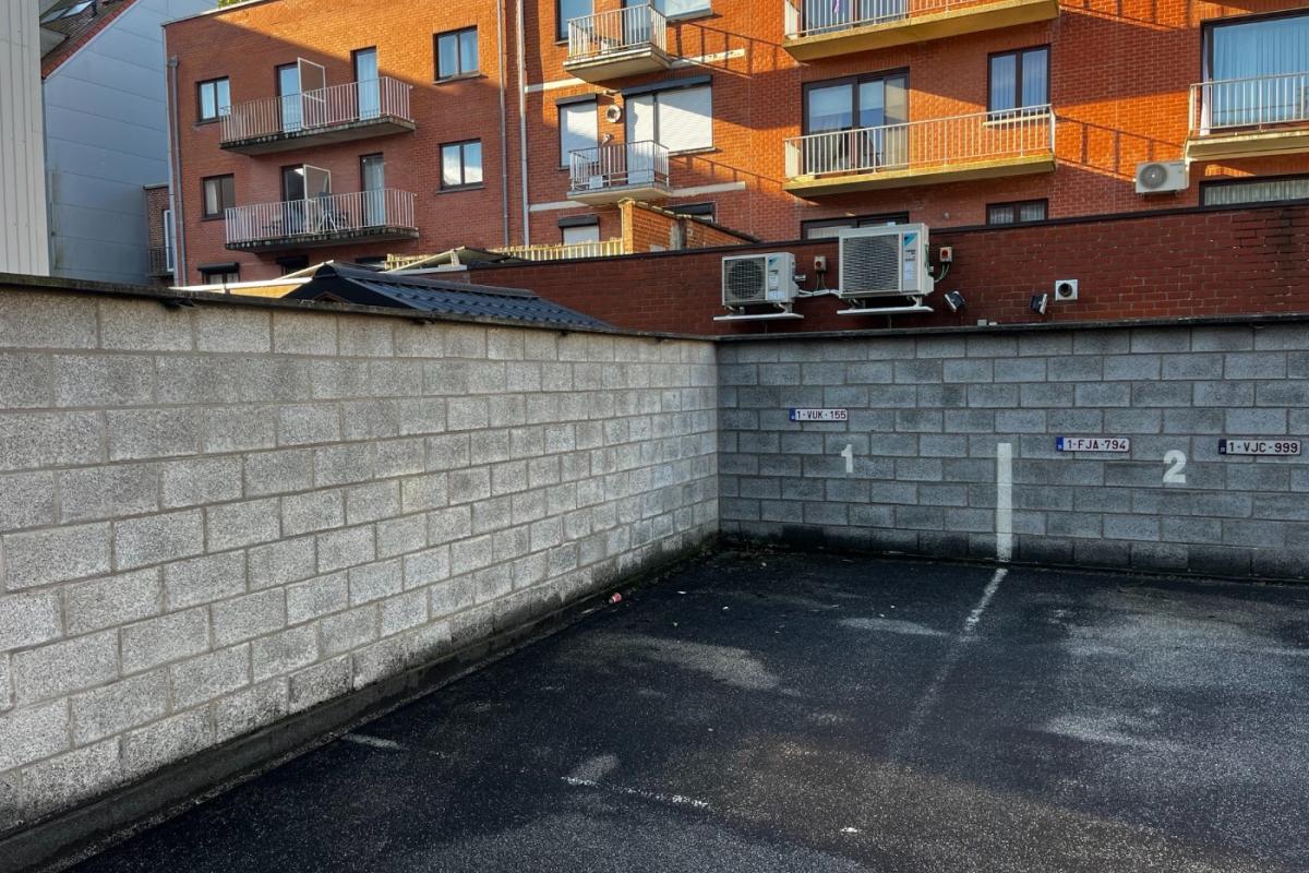 Open autostaanplaats te koop in het centrum