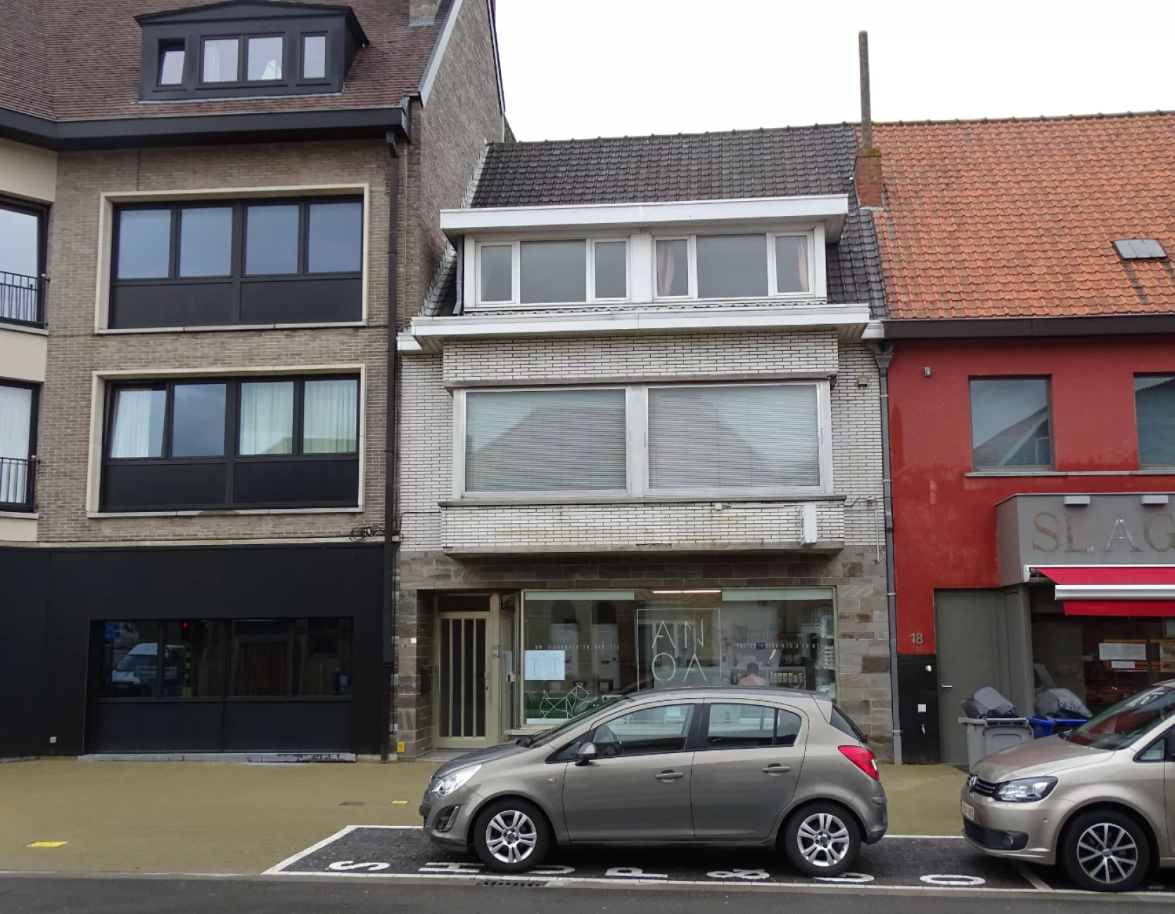 Handelsruimte met tuin en appartement