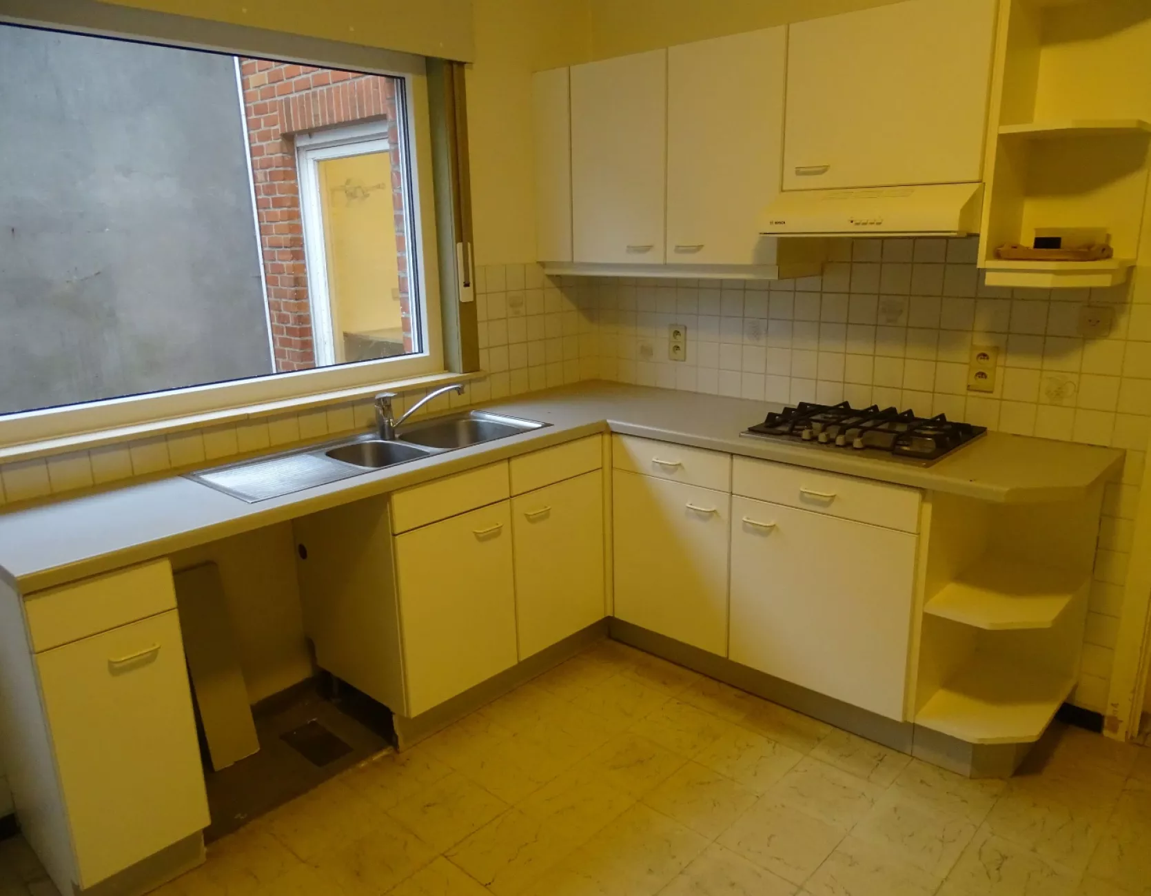 Handelsruimte met tuin en appartement