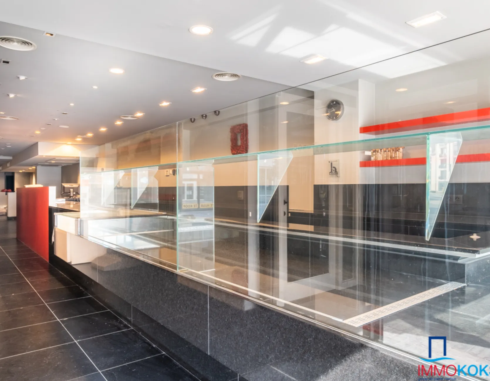 <p><strong>Uiterst commercieel gelegen handelsgelijkvloers in de Zeelaan - Koksijde-Bad </strong></p>
